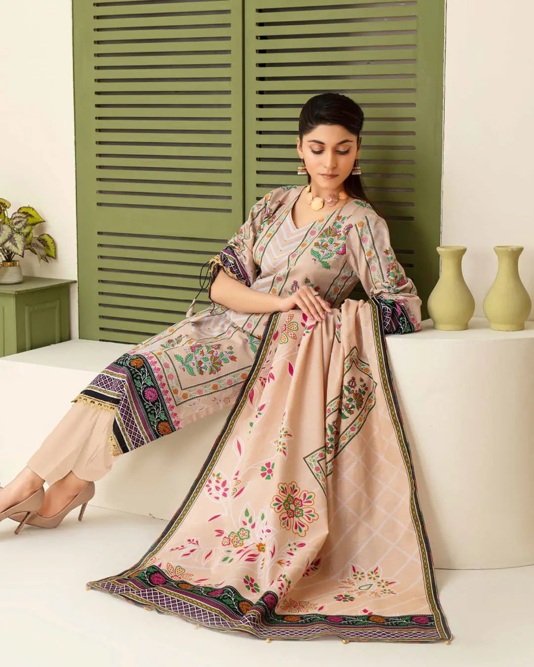 Samifa Presents Dua by Fiza Noor Branded 3 Pc Unstitched Printed Khaddar – Warm Beige Cream