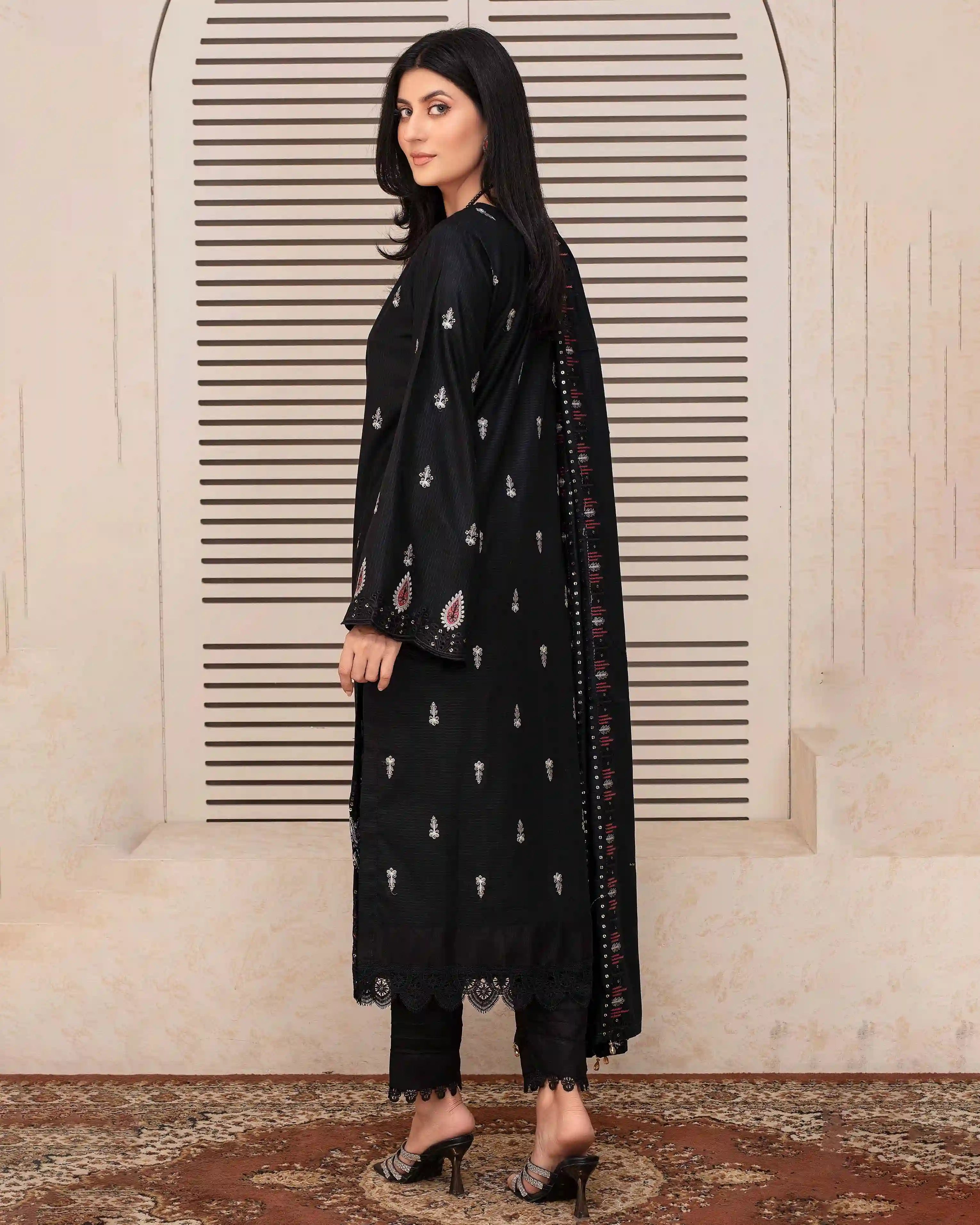 Samifa Presents Fiza Noor Unstitched Nikhar Winter Collection 3 Pc Embroidered Festival Linen – Dark Charcoal