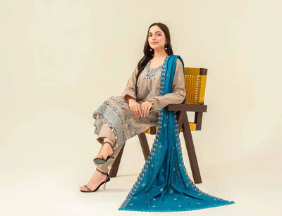 Samifa Presents Abro by Fiza Noor Unstitched Embroidered Winter Festival Branded Karandi 3 Pc Suit – Warm Sand Beige